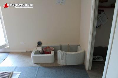 Fase 2: inizia la posa della "prima pietra", ovvero il basamento.