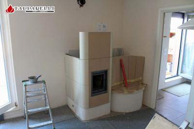 Fase 5: la costruzione prosegue con l'aggiunta di altri settori in maiolica.