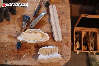 Fase 5. - Sono stati realizzati dei calchi in gesso al fine di poter ricreare tutte le parti mancanti da integrare. Fase 5.