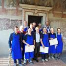 - I primi Maestri Fumisti del Trentino in posa con il vice presidente della Provincia Autonoma di Trento Alessandro Olivi.