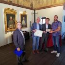 - Patrizio Tapparelli riceve il diploma di Maestro Fumista. Il riconoscimento viene consegnato dal vice presidente della Provincia Autonoma di Trento Alessandro Olivi, dal presidente dell'Associazione Artigiani del Trentino Marco Segatta e da Roberto Mattarei presidente Commissione Provinciale Artigianato.
