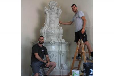 Fase 12: pulizia finale. - Alla fine del lavoro di restauro, è seguita un'accurata pulizia finale. D'obbligo la posa finale con l'opera d'arte ceramica ritornata al suo glorioso splendore. Fase 12: pulizia finale.