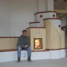 Donatello e Patrizio Tapparelli al collaudo di una nuova stufa ad olle appena installata.