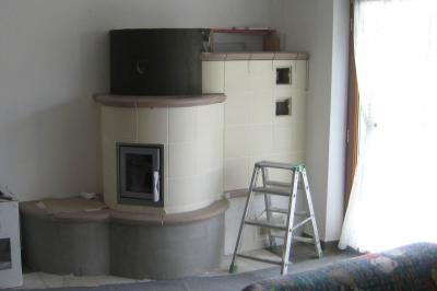 Fase 3 - Alla fine del secondo giorno la costruzione della stufa era già a buon punto. Fase 3