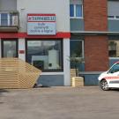 L'ingresso della nostra sala mostra, ben visibile dalla strada statale 12, a Gardolo in direzione Lavis. L'ingresso della nostra sala mostra, ben visibile dalla strada statale 12, a Gardolo in direzione Lavis.