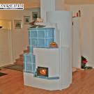 Stufa in trentino , parte in maiolica e parte in muratura (cod. 39).