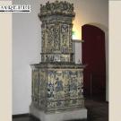 Stufa antica del 1700 di produzione sfruzzese, restaurata e conservata al Castello del Buonconsiglio di Trento( cod. 211).